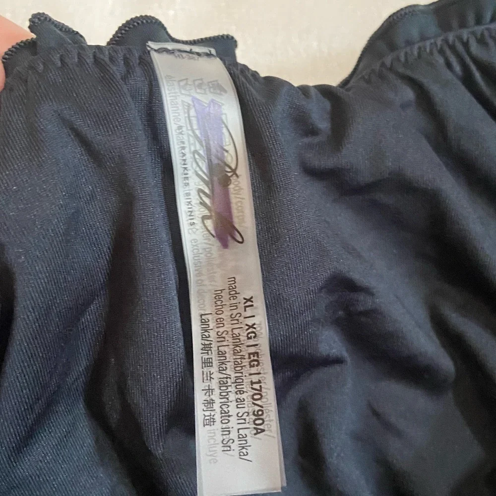 Frankies Bikinis chic black